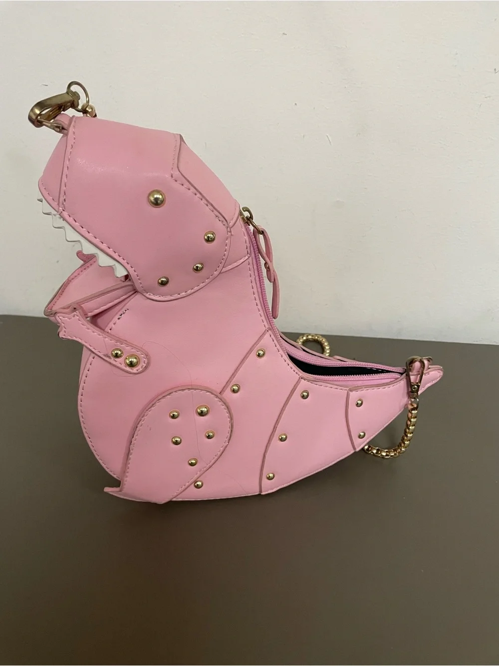Pink Dinosaur-Shaped Crossbody Bag with Gold Chain